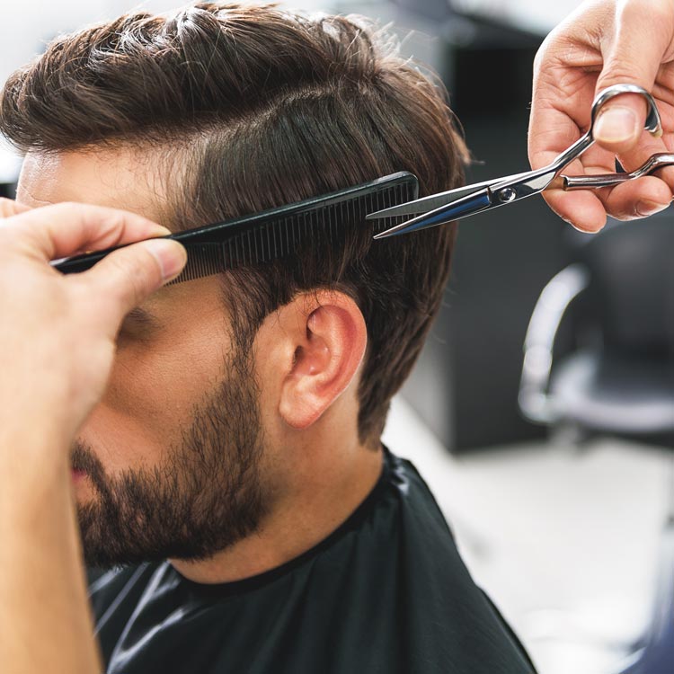 Performing a men's haircut